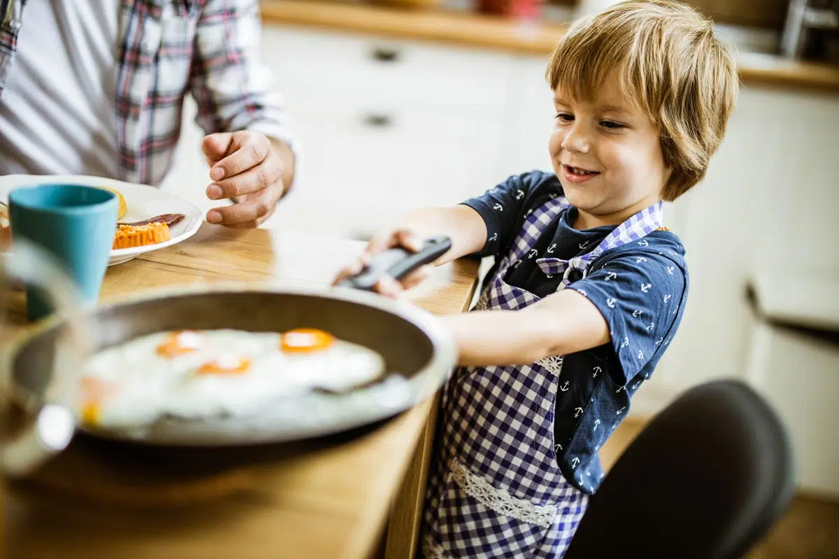 Newlay Eggs - Farm-fresh free-range eggs, delivered to your door. Free Range Egg Delivery Sydney